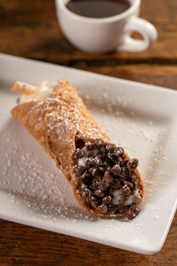 Cannoli en Italie : un rouleau de pâte emblématique de Sicile